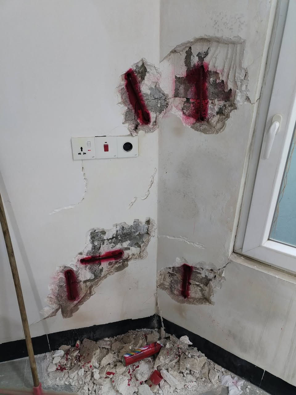 تعبت من تشققات الصبة السقف و الجدران التي تشوه منظر البيت لاتشيل هم
احنا نرجع السقف و الحائط مثل اول واحسن بخبرة وكفاءة عاليةبااستخدام افضل المواد والمعجون المخصص نعالج الفطر والشرك من الجذور ونرجعلك الجدار ناعم وانيق وجديد
✅دقه بالمواعيد 
✅نظافه واحتراف
✅ضمان بالشغل
باادارة عماد ال احمد تصليح ومعالجه كافه الدور من الدوس والفطر والشرك
استفسار اكثر اتصال 👇
***********واتساب +اتصال 
***********واتساب+اتصال
