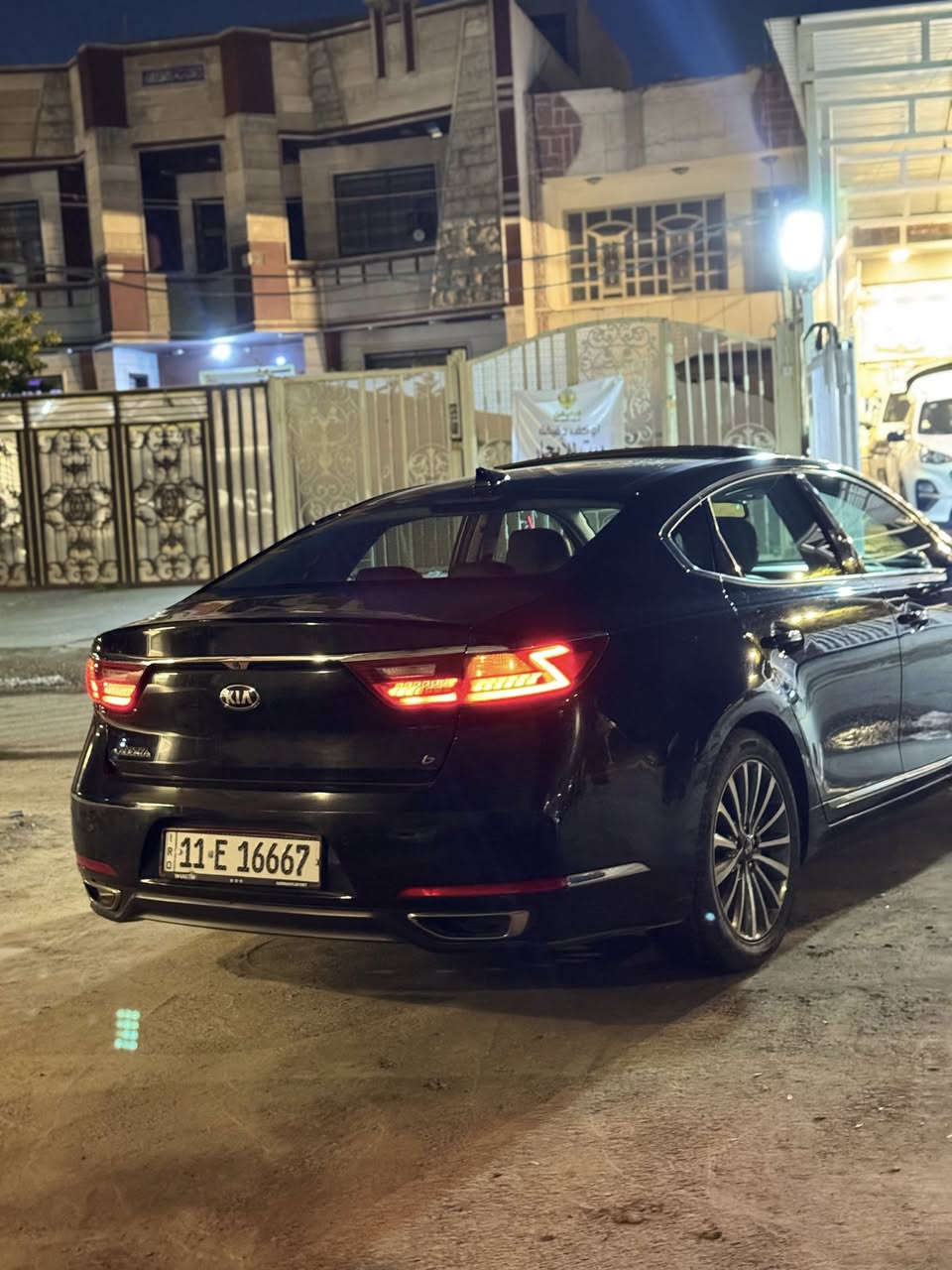 السلام وعليكم للبيع 
كادنزا 2017 فول مواصفات 
وارد امريكي حادثها قبق الجنطة وبدل نقس الون فقط بدون صبغ
بانوراما
توقف ذاتي
بصمه ابواب
دخول ذكي
صندوك كهرباء
اشاير بلمري
 كشنات كهرباء
 محركها V63.3
شاشة جبيره
كشنات خزن 
4 وضعيات قياده
لدات عداسات زنون
رقم بغداد مميز تحويل ثاني يوم 
ماشية 95 الف
مكان السياره بغداد المنصور دور السود
السعر:145 ورقه وبيها مجال
الرقم:***********
