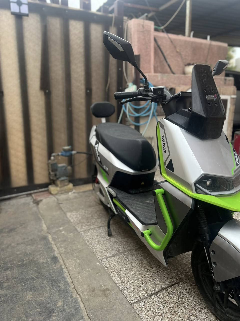 السلام عليكم
للبيع دراجه شحن تايلج دراجه اخت الزيرو اي شخط مابيها كامله مكمله تجي 6 باتري مسطرة تايلج 39 امبير ملف 2000 موديل دراجه 2025/11/8 دراجه مكفوله كفاله عامه تربط عل تلفون بصمه دراجه شلعه ومعدل قوي مكاني بغداد العامريه للاستفسار ***********
