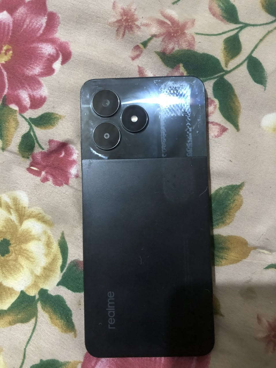 السلام عليكم موبايل للبيع ريلمي c51شغالي كامل كلشي ما بي بي شرك بل جامة كما موضح بل صورة السعر 110بي مجال للاستفسار خاص مفتوح او ***********
