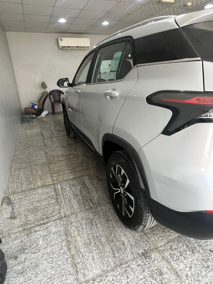 السلام عليكم 
شوفر جروف 
موديل 2023
فول موصفات 
بنو راما 
حساسات 
تحكم ستيرن 
بصمه ابواب 
تشغيل بصمه 
شاشه 
كامره 
سعره جدا مناسب 
سياره بدون رقم فقط ترقيم عليك 
مكاني كربلاء 
***********
سعر 113ورقه مع مجال
