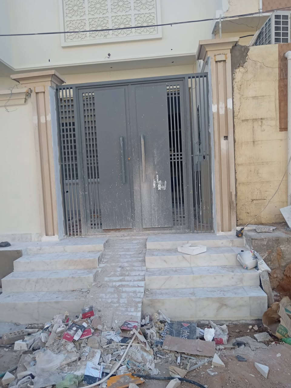 حداده عامه كافه انواع المجرات للابواب ولمسقفات. ***********.واتساب
