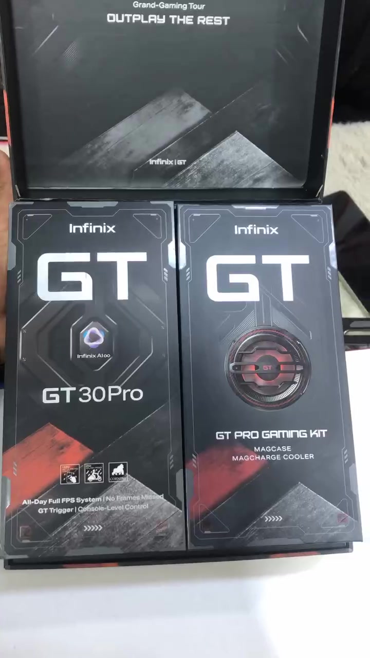 السلام وعليكم
جهاز GT 30 pro جهاز نسخة خاصة 
نسخة اليوتيوبرز 
يجي مع بوكس كبير يحتوي على بوكس الهاتف + بوكس فريز تبريد 
المعالج: Dimensity 8350 ultimate
البطارية: 5500 mAh
الشاحن: 45 سلكي. 30 لاسلكي
الذاكره والرام: 12- 512 ذاكرة عملاقة 
الكاميرا الخلفية:  108M+8M
الكاميرا الامامية: 13M
الشاشة: AMOLED
التردد: 144هرتز
استعمال ايام قليلة جدا اوبن بوكس 
للبيع السعر 475 الف واتساب ***********
