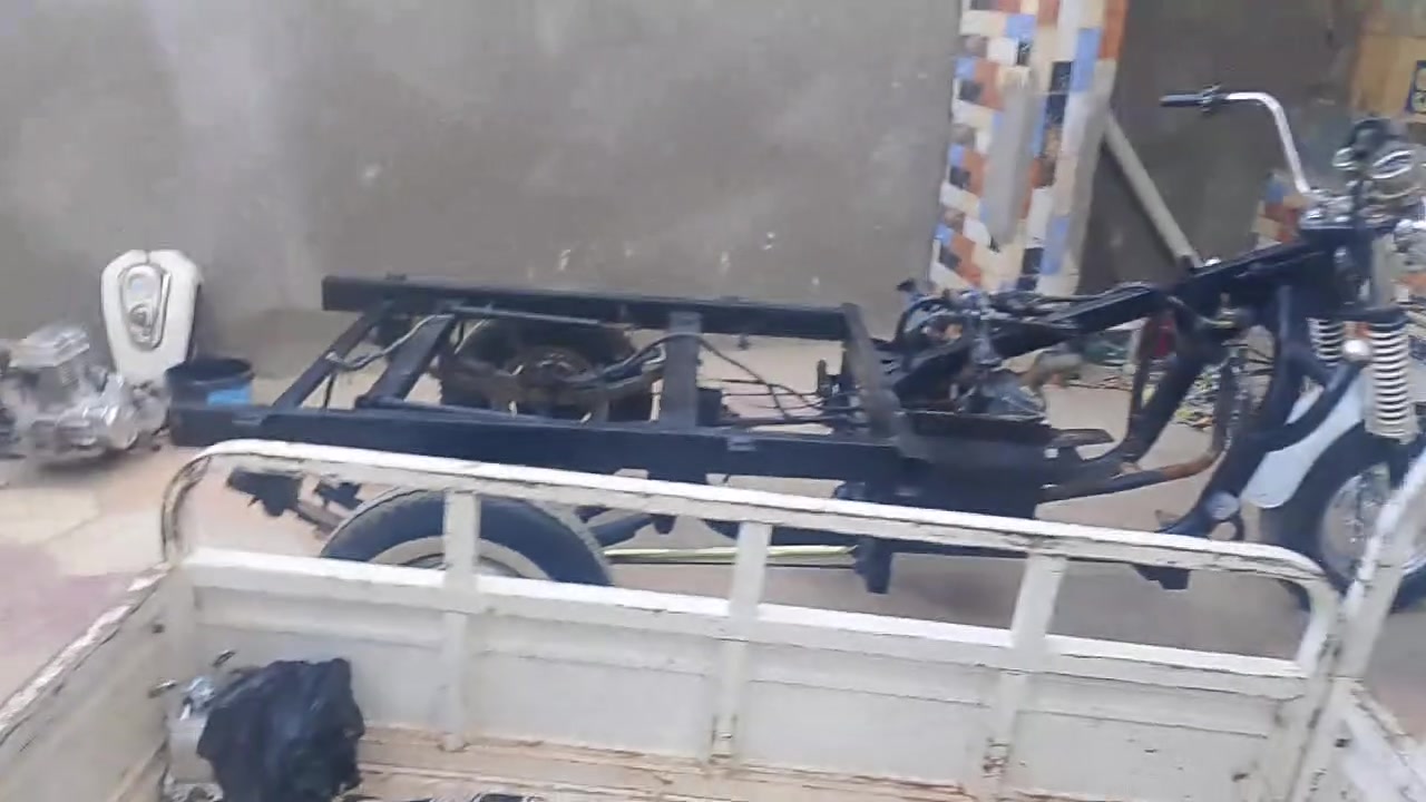 سلام عليكم ستوته مديل 18مكينه مديل 22مجفته بوشه وبستم ستوته جاهزه  بدي نضيف تخم تاير جديد ابو الخطه رباطات اكسن ستوته جاهزه سعر خاص ***********مكاني سوك الشيوخ حي العسكري
