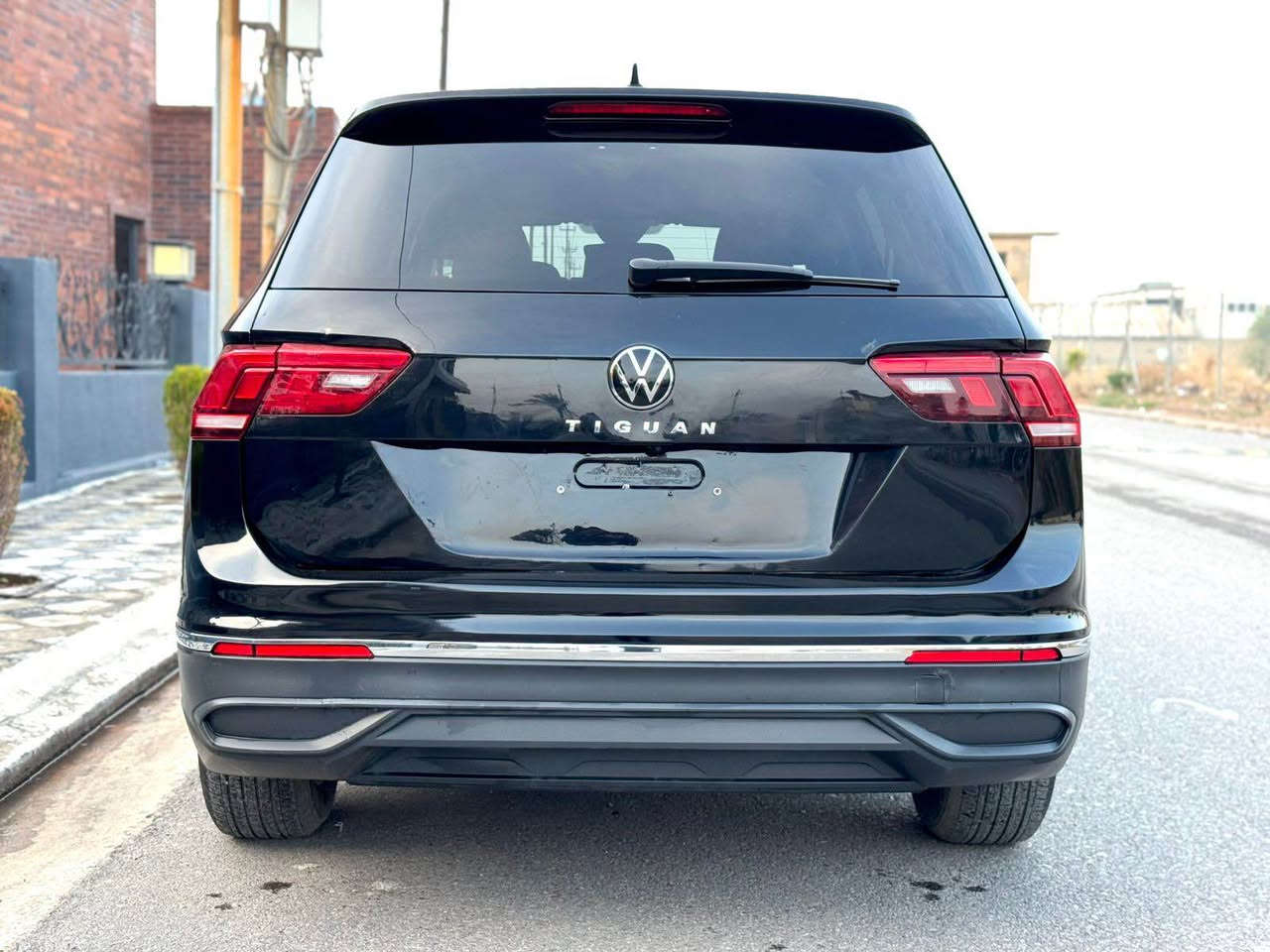 Volkswagen tiguan 2024

عدد الأميال :  24 الف ميل
سلندر: 4 سلندر
محرک: 2.0
الكاميرا الخلفية 
التحكم على المنحدرات 
مستشعر وقوف 
تدفئة المقاعد 
بصمة 
مثبت السرعة 
شاشة 
مصابيح زينون الأمامية 
المصابيح الأمامية ليد 
رادار 
3VVRB7AX0RM037888
بدون صبغ ارباكات كل سليمة
رقم كاتي بيها شهرين
***********
*********** أربيل, العراق
