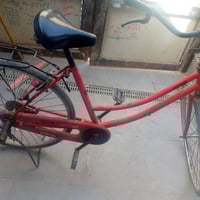 بايسكل للبيع بسعر 40وبيه مجال بريك تربطه وچوب الرقم: 07803234974