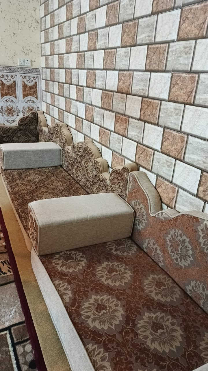 من رخصة الادمن
سلام عليكم جلسة عربية طول الكلي 8 متر 4×4 السعر 250 الف وبيه مجال لتواصل رقم الهاتف 
***********
