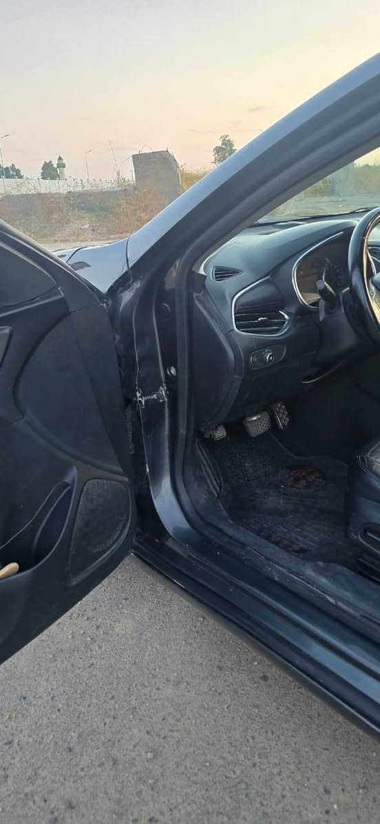 ماليبو ٢٠١٧ لون نفطي رقم دهوك مميز باسمي السيارة بيها كوبون ورقي شغال ضررها باب السايق والباق الي خلف السايق وبيها جاملغ امامي معدل عالبارد بيها صبغ بالدوسة تحت السايق والدنكة الي ينشد عليها باب السايق ايرباك بس التكمة  مواصفاتها Lt1 يعني فول ماعدا البانوراما سستم صوت بوز شاشه كبيرة كيجات امبالا السيارة ماشية ١٠٧ الف ميل تبريد ثلج محرك نص عمر كيرها At المرغوب لايت زنون قوي جدا مكان السيارة بالموصل الايسر سعرها ٩٠ ورقة وبيها مجال للتواصل ***********
