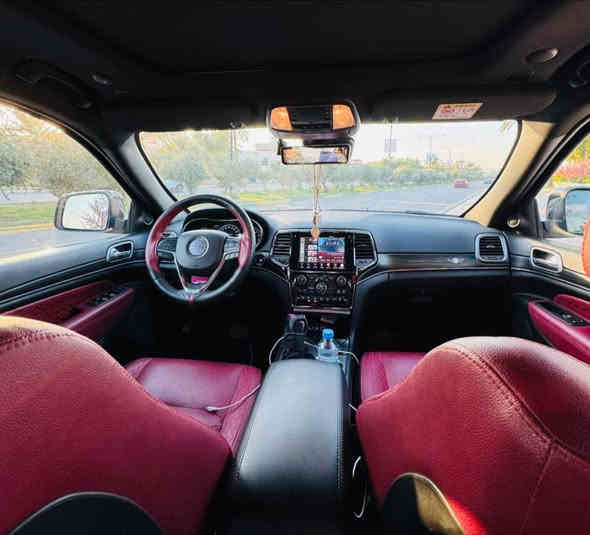 جيب غراند شيروكي 2022🤍🔥
وكـالـة هارلـم

📏 الممشى: 21 ميل فقط
🎖️ فئة S
⚪ اللون الخارجي: أبيض
🔴 اللون الداخلي: أحمر
⚙️ محرك مكفول بالكامل
🛞 نظام الدفع: 4×4
🔄 كير أوتوماتيك
☀️ فتحة سقف
🖥️ شاشة وسطية + بلوتوث
📸 كاميرا خلفية
📟 حساسات أمامية وخلفية
🔑 دخول وتشغيل بصمة
🚦 كروز كنترول
🎛️ تحكم ستيرن
💡 كشافات LED
🛡️ نظام ABS + ESP
♨️ كشنات تدفئة وتبريد

🛠️ الحالة:
✔️ السيارة خالية من الحوادث
✔️ فقط شخوط بسيطة + باب خلفي عكس السائق طخة بسيطة راجعة بارد
✨ نظيفة من الداخل والخارج
🧰 صيانة منتظمة
❌ لا يوجد أي عطل

💵 السعر: 430 ورقه وبيها مجال
📍 مكان تواجد السيارة: بغداد – المنصور
📞 رقم صاحب السيارة: ***********

الصفحة مكلف بالنشر
