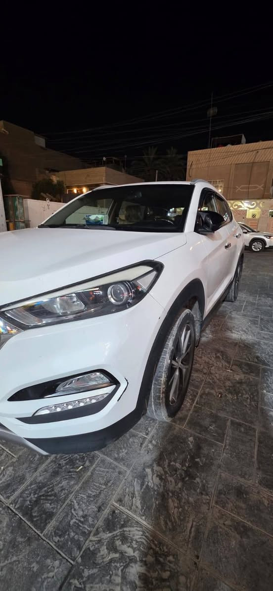 ١/هيونداي توكسان موديل 2018 🚗
٢/رقم بغداد (باسمي) 
٣/ماشيه 196الف
 مواصفاته 
مري شفط 
حساس خلفي 
شاشه ابل كار بلي 
بصمه تشغيل عن بعد 
ويل كب نيكل 18
ملاحظات : بيه بارد جاملغ امامي وبيه صبغ بالبنيد اثر تقشير والجاملغ الخلفي عكس السائق بي ضرب ومصبوغه 
مع تبديل بالدعاميه الاماميه 
السعر 152 وبيه مجال بسيط 
مكان السياره بغداد الحريه
***********
