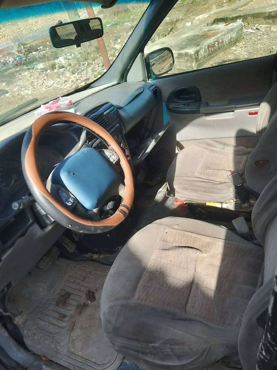 السلام عليكم مكلف بلنشر للبيع السعر 30
بونتيكا فنجر 7راكب 98 رقم كربلاء انكليزي تحويل ثاني يوم مكينه كير كامري ابو الجف كهربائيات كله شغاله داخل علبلاد نقصه بور ستيرن وجامه خلفيه صفح حداديه جديده 
مكاني كربلاء طوريج ***********
