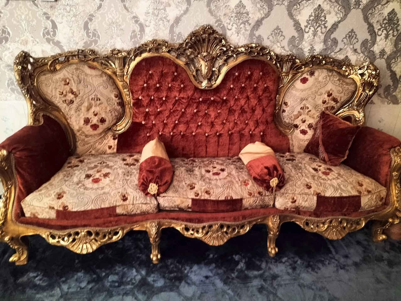 تخم ملكي مستعمل نظيف مكاني حي العسكري 
سعره 350بي مجال 10نفرات وهذا رقمي ***********
