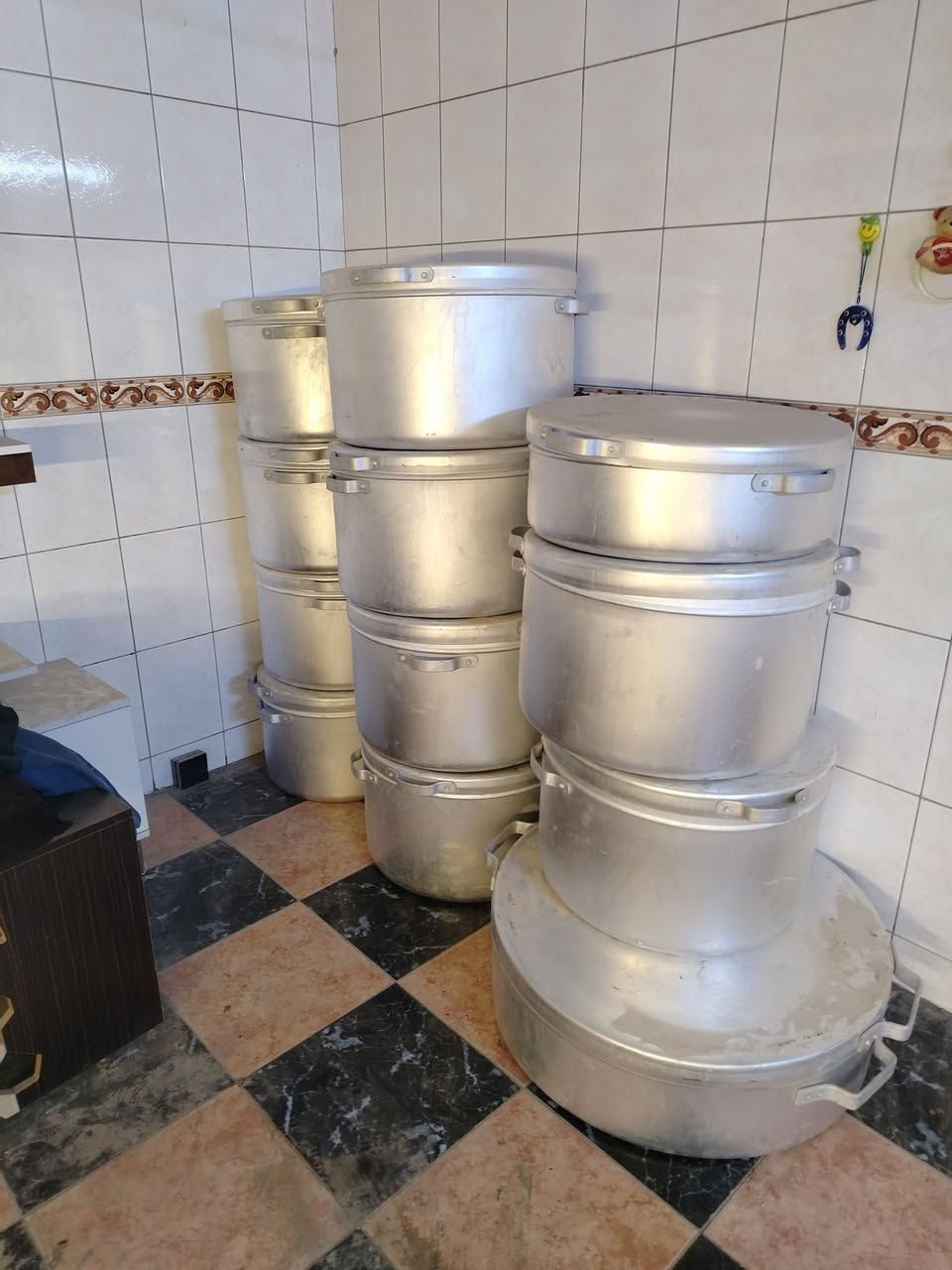 السلام عليكم جدوره فافون ثقيل قياس ٦٠ عدد ٦ وقياس ٥٥ عدد ٤ +تبسي قياس ٦٠ عدد ١ +تبسي قياس ٨٢ عدد ١ جديد غير مستخدم لبيع ***********
