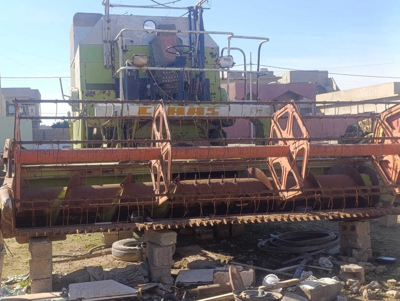 السلام عليكم للبيع حاصود كلاس موديل 89 تخم تاير جديد محرك  بيركز  العنوان كركوك الحويجة للاستفسار الاتصال علي الرقم ***********
