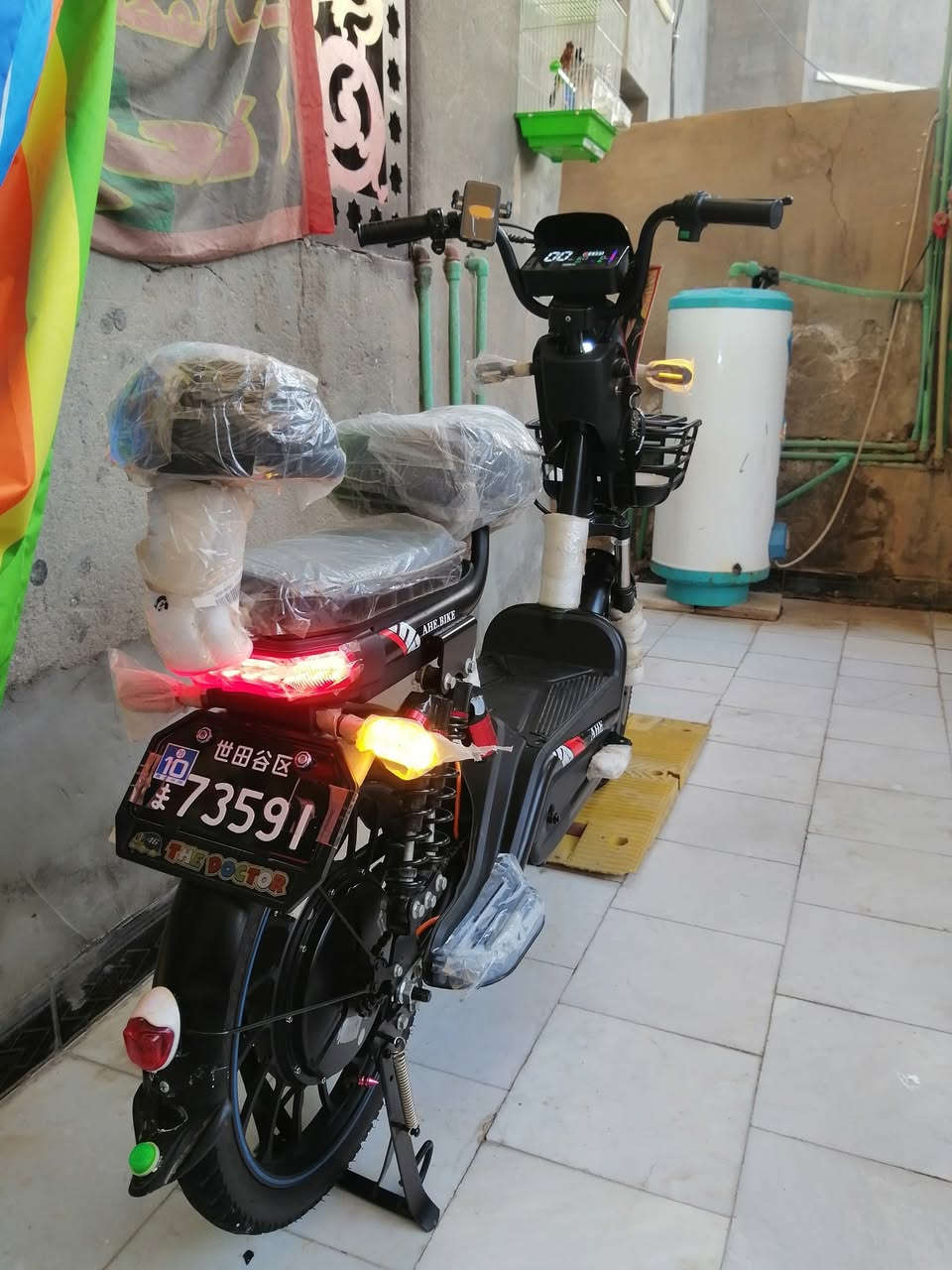 السلام عليكم دراجه شحن للبيع موديل 2026 بل كارتون قبل 20 يوم اخذته بل جيس فول مواصفات 
1 تشغيل عن بعد 
2 جهاز انذار سرقه 
3 لد عالي وناصي
4 خمس بطاريات دبل 
5 ربط جهاز بل ابلاتوث وصوت عالي مالت الربط 
6 هورن بيه فول 
مواصفات بعد بيهه هواي راسلني خاص وتدلل السعر خاص مكاني الرميثه حي الشهداء 👌🦅😉


**إذا كنت صاحب هذا الإعلان وتريد حذفه لأي سبب، رجاءا أرسل رسالة إلى الدعم الفني**