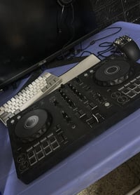 ddj-flx4 للبيع جديد وما مستخدم  07765387550