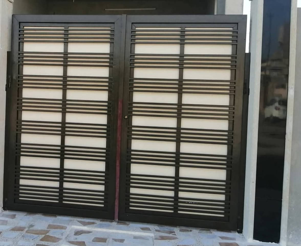 ابواب حوش فصال جديد للبيع
***********   /    ***********
العنوان موصل صناعة الكرامة حي الكرامة جانب ايسر
