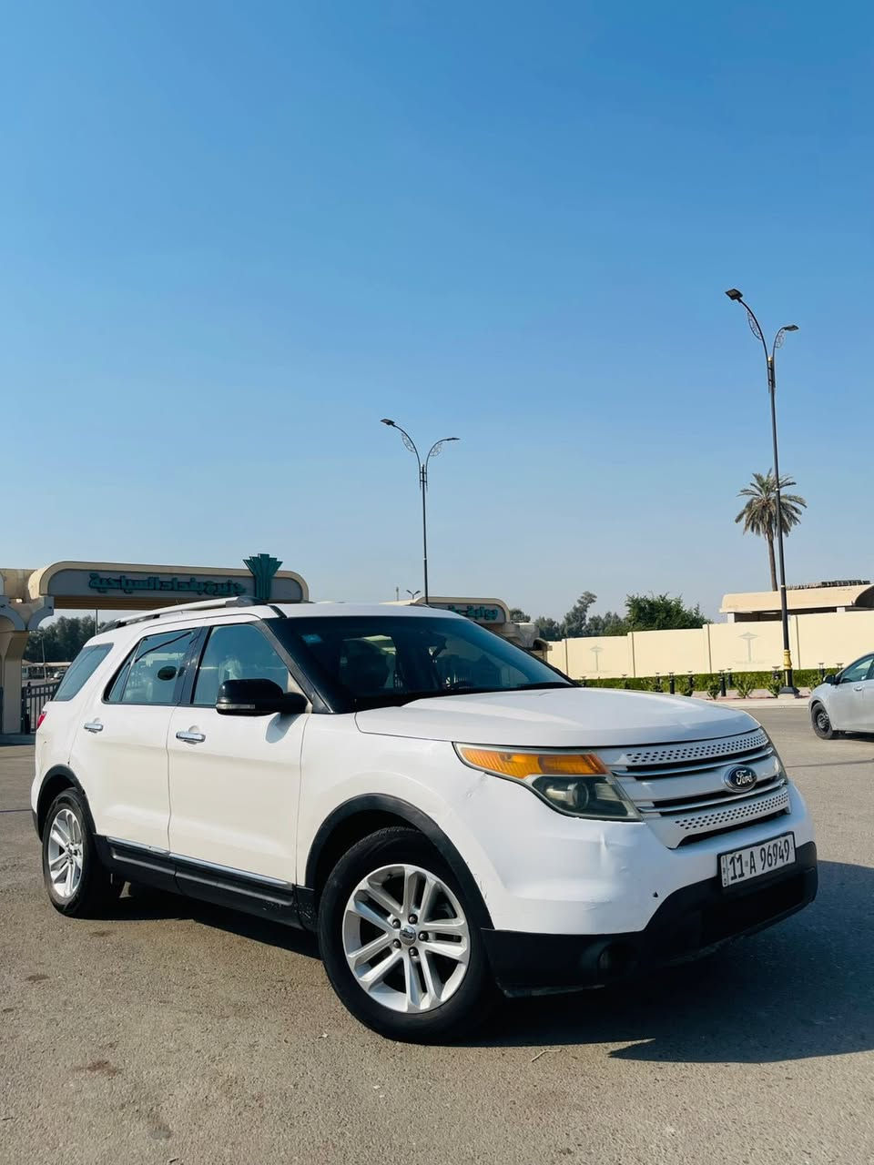 السلام عليكم
فورد اكسبلور 2011    وارد خليجي شركة نيفا
بأسمي رقم انكليزي الجديد 3.5 6vابيض خليجي كلين السياره فقط شبر بالجاملغ الامامي 
سياره فتحة سقف
تشغيل عن بعد
حساسات خلفيه
اشاير بالمري
داخل جلد وكهرباء 
شاشه كبيرة 
كير و مكينه كفالة
شاشه كبيره وجديده اني شديتها على ايدي
تبريد قطعتين ثلج
سياره فول  موصفات حلوه
السعر ١٣٥وبيها مجال 
 للبيع او مراوس .
رقم الهاتف ***********

