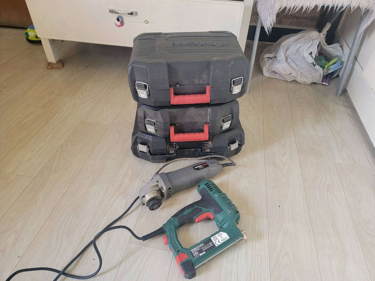 بيع مستعجل  .
السلام عليكم دريلات عارضها  للبيع  مثل ما موضح  بالصورة   بالة مااعرف  سبب  التوقف***********
