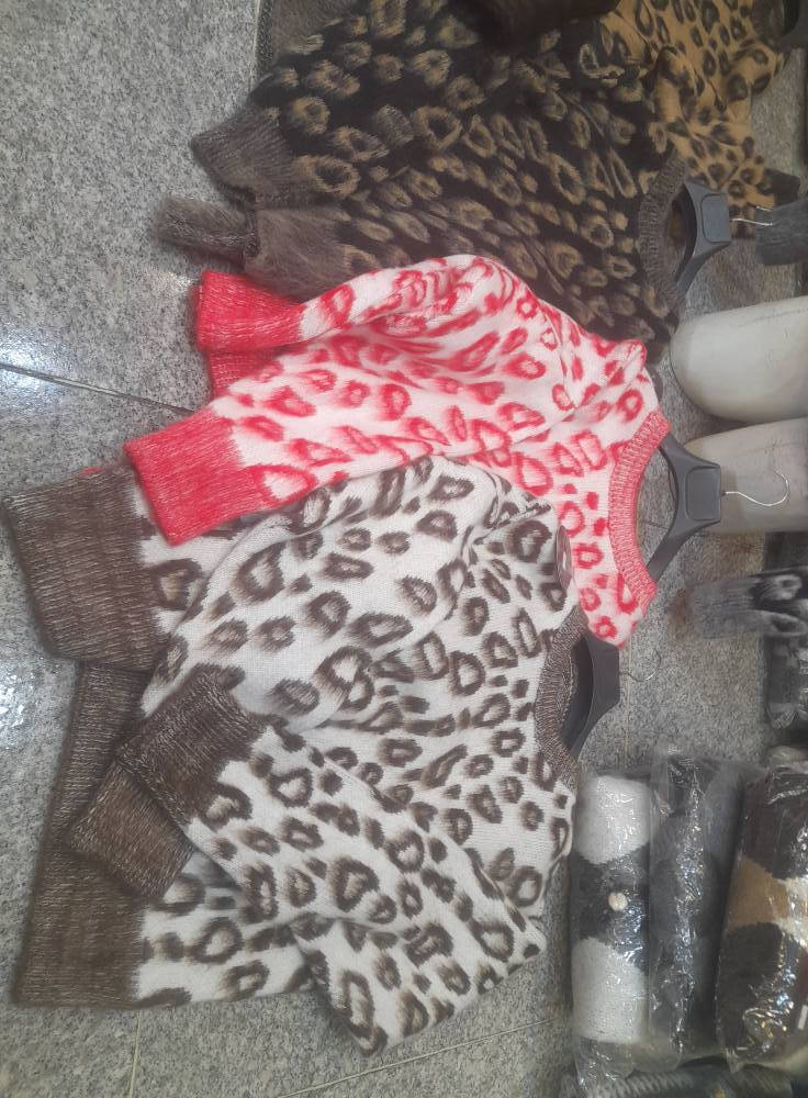 ازياء السرمد شارع النهر عمارة الدفتر دار قريب الشط بادارة حجي عاصم  يوجد جمله ومفرد التواصل على الهاتف *********** ....نوع القماش موهير
