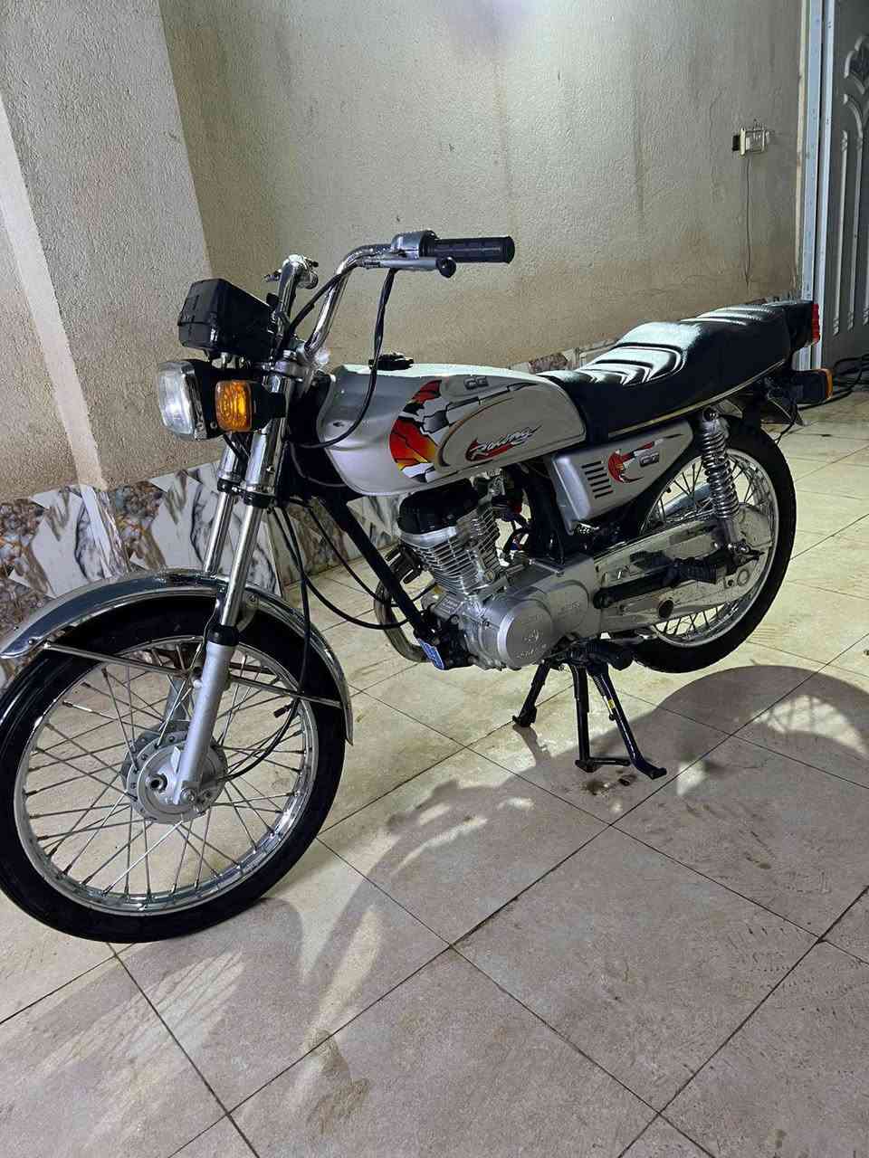 السلام عليكم دراجه للبيع صارلها شهرين معمره مكينه سيجي نامه مامفتوح حتى تفيلس مامفيلسه شاصي نامه شلامجه 20 (كلك)  السعر 800 وبيها مجال المكان ناصريه مركز
للتواصل ***********
