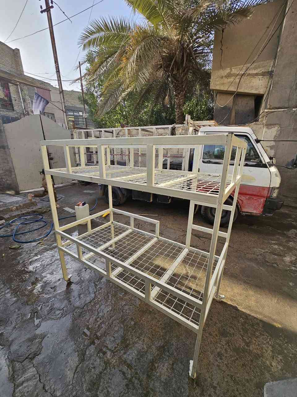 السلام عليكم
جرباية اطفال تصير مال كبار هم للبيع ام النفرين طابقين تفصال شغل درجه اولى مشتغلينها بالبيت متحركة بيها تايرات 
قياساتها 
عرض ٨٠ سم ارتفاع ١٦٠ سم طول ١٥٥ سم
سعرها 100 الف وبيها مجال
مكانها بغداد مدينة الصدر 
***********
