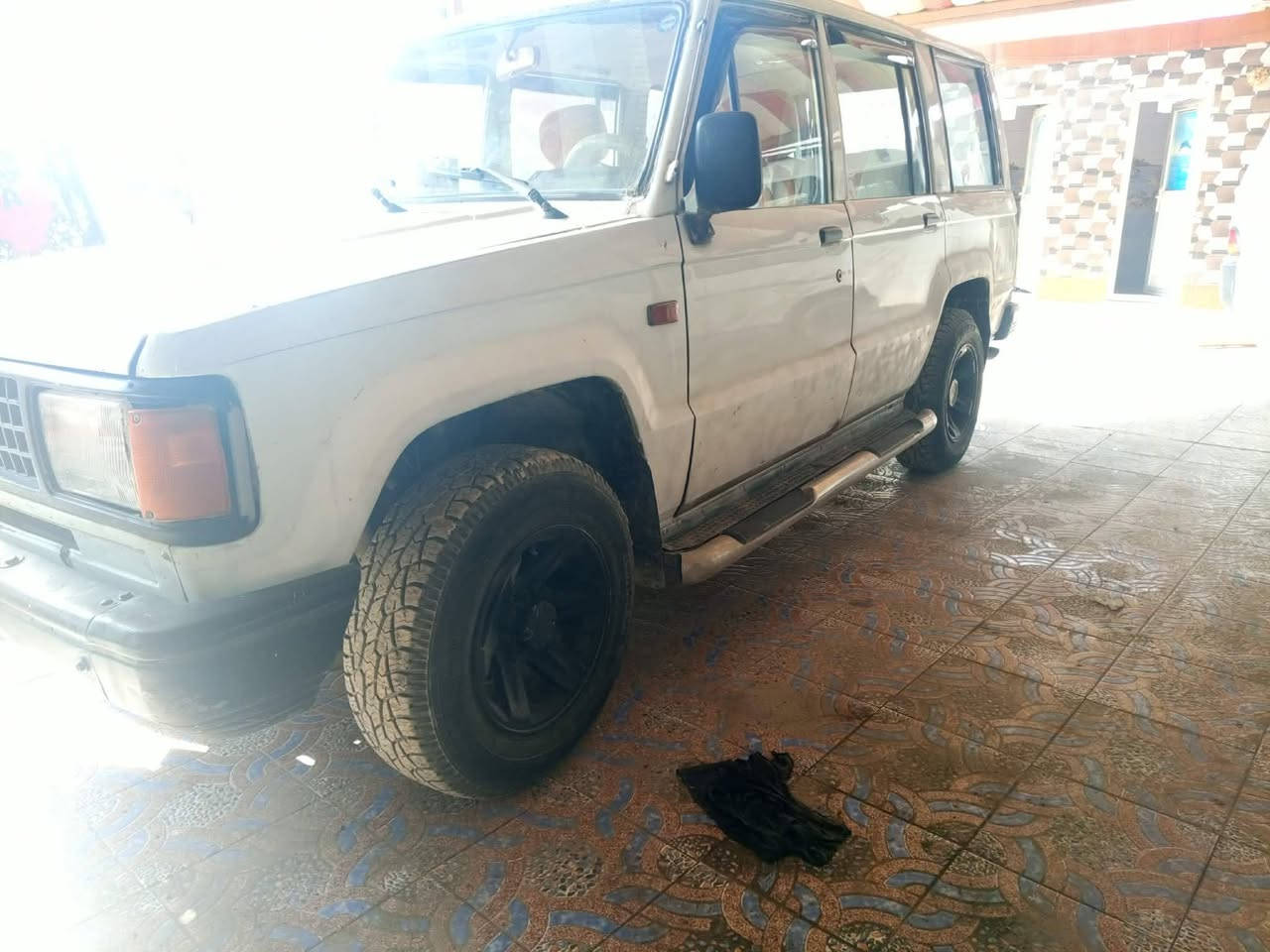 سلام عليكم ازوزه للبيع السياره كفاله عامه اي ضربه مابيه مكينه وكير وكسن كفاله حداديه جديد 4دسك شاشه +كامره  السياره غاز بانزين تخم تاير جديد كهربايات كله شغاله رقم اربيل الجديد سنويه ل30  تريد تحويل تريد وكاله السعر 38وبيه مجال مكاني الدوانيه الزيتون ***********
