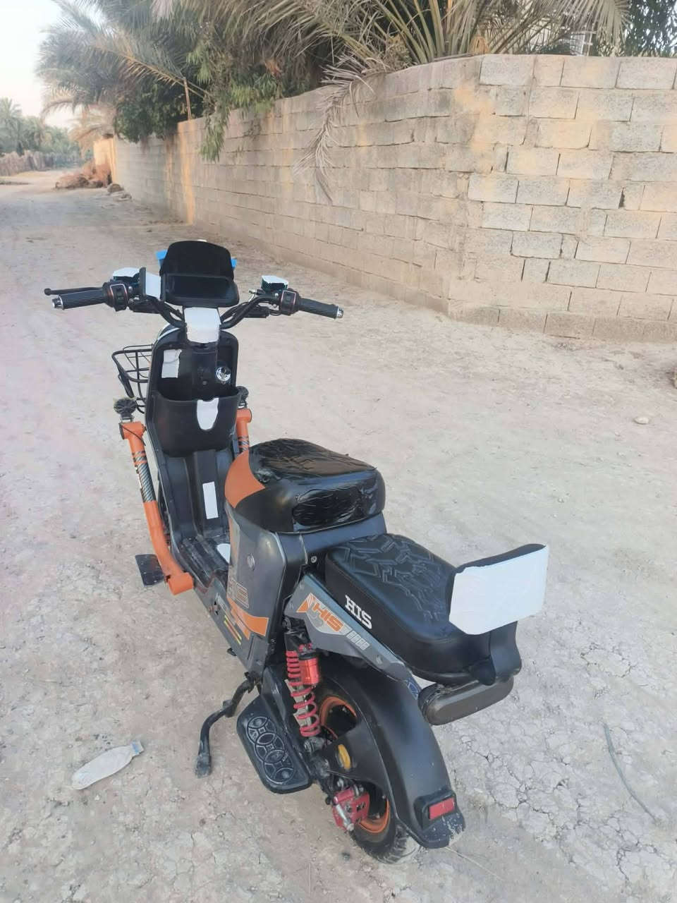 السلام عليكم دراجه شحن 900H
خمس بطاريات كبار 32 امبير
كهربائيات كلها شغاله زائد لايت زنون
عنوان محافظه ديالى بعقوبه
السعر 450 وبي مجال 
الرقم الهاتف ***********
