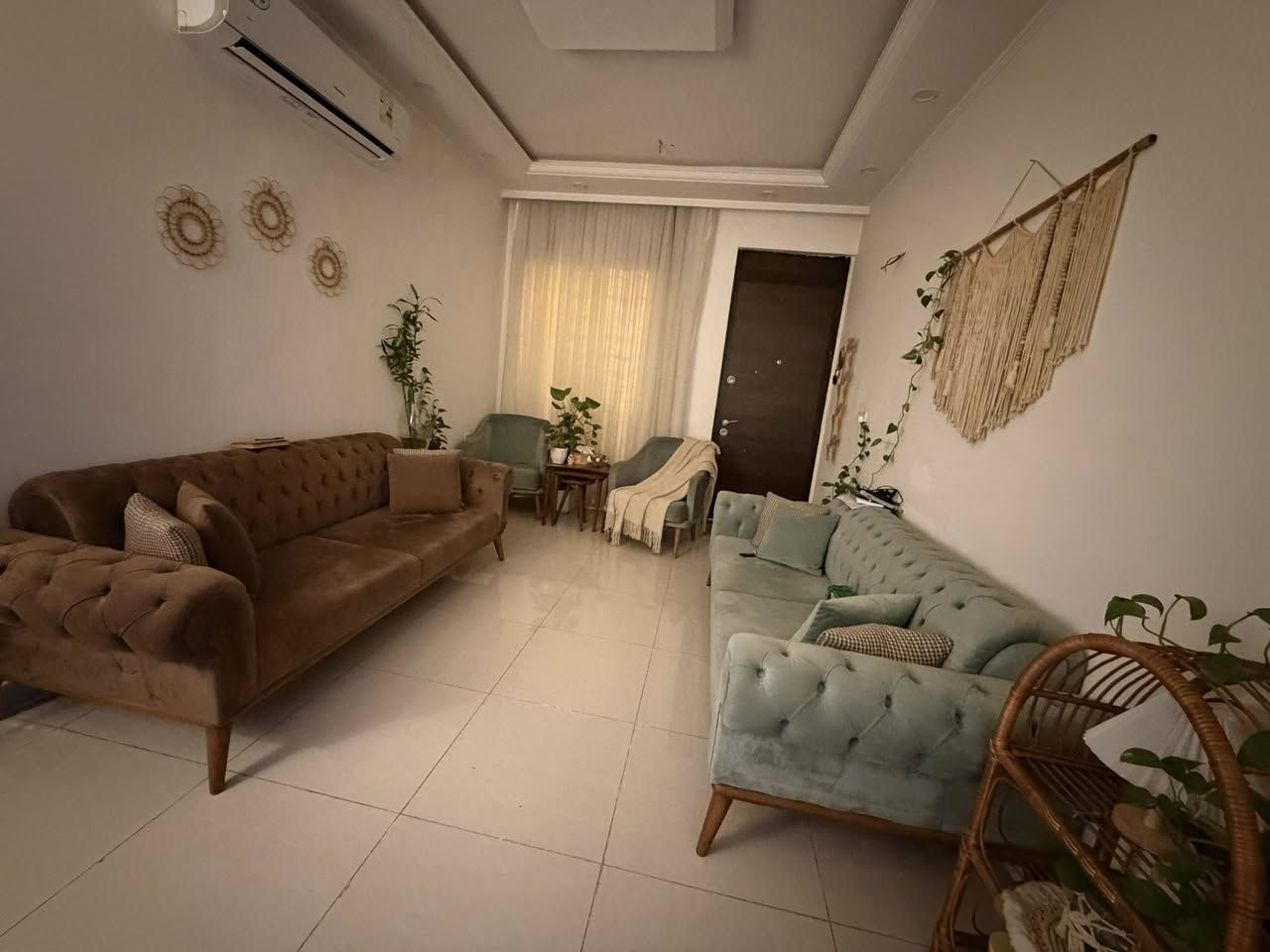 السلام عليكم
تخم قنفات من مزاج سنتر المنصور 

سنه الشراء ٢٠٢٢ 

جديد جداً استخدام عائله نفرين 

سعر الشراء ٢٤ ورقه

سعر البيع ٩٠٠ ألف


**إذا كنت صاحب هذا الإعلان وتريد حذفه لأي سبب، رجاءا أرسل رسالة إلى الدعم الفني**