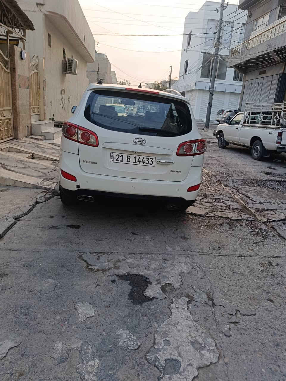 سنتافي موديل 2012 رقم سليمانيه  بسمي السياره سنويه مجدد لحد 2030 محرك 4 سلندر محرك مفتوح سياره سبعه راكب وثلاثه قطع تبريد بصمه وبنوراما يعني سياره فول واحد على واحد سياره وتبريد ثلج بيها صبغ فقط جامرلغ خلفي سعر السياره 147 وبيه مجال مكان السياره ديالى جلولاء رقم ***********
