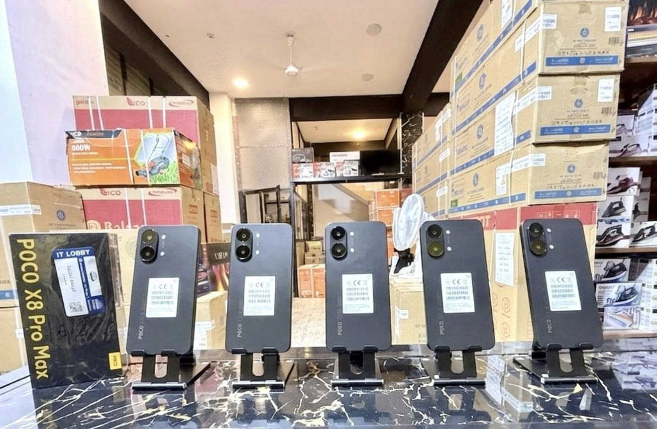 📲📱وصل حديثآ 🥳 
🔥 POCO X8 Pro Max | 12GB + 512GB 

🚀 معالج MediaTek Dimensity 9500s الرائد بتقنية 3nm لأداء قوي وسلس
📱 شاشة AMOLED بحجم 6.83 إنش ودقة 1.5K مع تردد 120Hz
☀️ سطوع يصل إلى 3500 nits لرؤية ممتازة حتى تحت أشعة الشمس
📸 كاميرا رئيسية 50MP مع مثبت بصري OIS + كاميرا واسعة 8MP
🤳 كاميرا أمامية 20MP لصور سيلفي واضحة
🔋 بطارية عملاقة 8500mAh مع شحن سريع 100W
💾 ذاكرة 12GB RAM + سعة تخزين 512GB UFS 4.1
💧 مقاومة للماء والغبار بمعيار IP68
🎵 سماعات ستيريو مع Dolby Atmos وHi-Res Audio

🎨 اللون الأسود الأنيق
💰 البيع نقداً أو بالتقسيط

📍 حديثة – الشارع العام بين النافورة وجسر الحويجة الحديدي
📞 ***********

#POCO #POCO_X8_Pro_Max #هواتف_ذكية #تقسيط #
