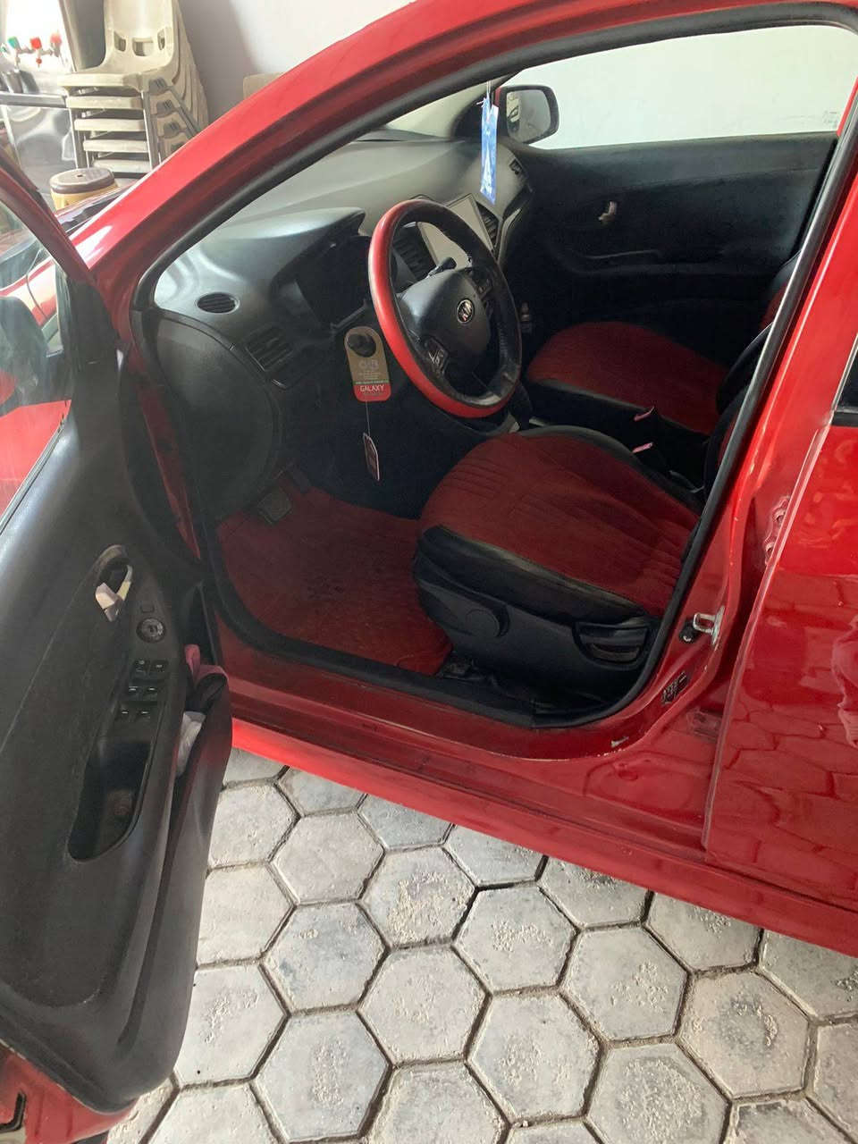 السلام عليكم سيارة كيا بيكانتو مديل 2013 سياره حلوه جاهزه بيها صبغ احزام تريد وكاله أم تحويل سعر 80$وبيها مجال ***********
