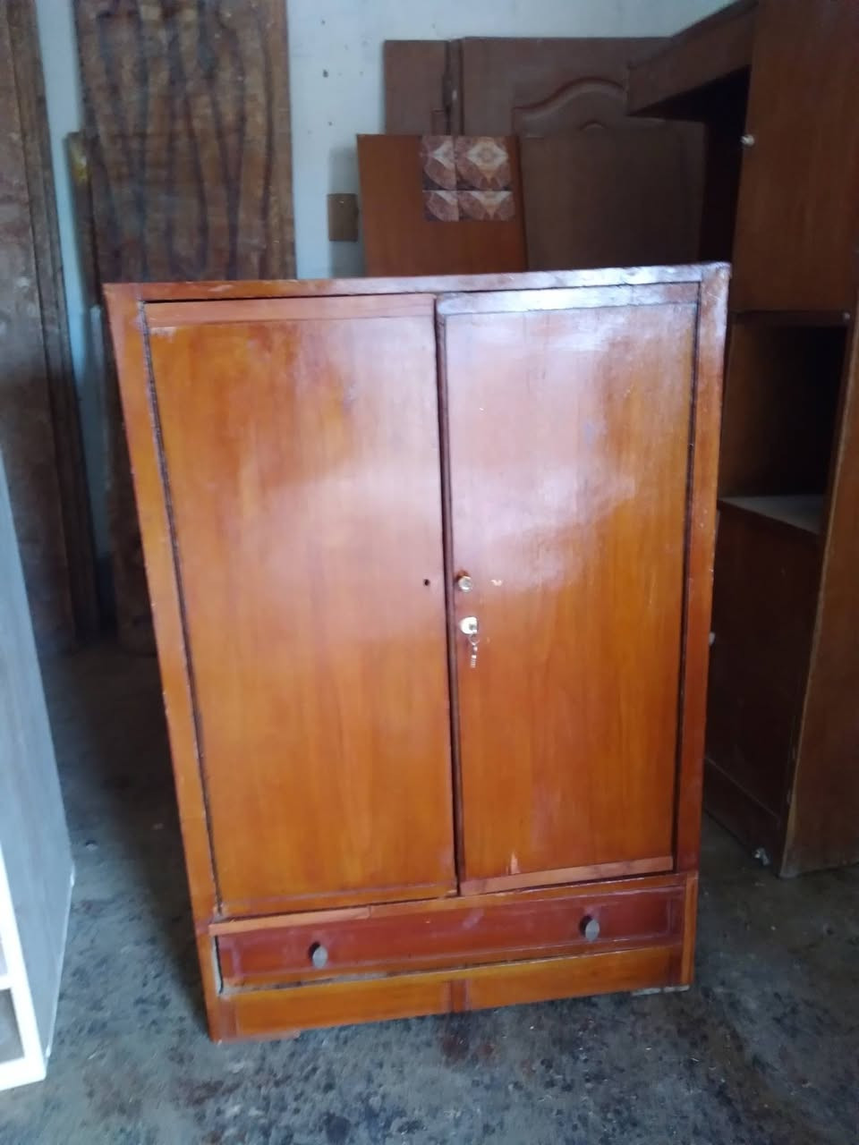 كنتور ٣باب مستعمل نظيف السعر 125 الف
كنتور اطفال صغير السعر/35  الف 
عنوان بعقوبة باب الدرب 
***********
