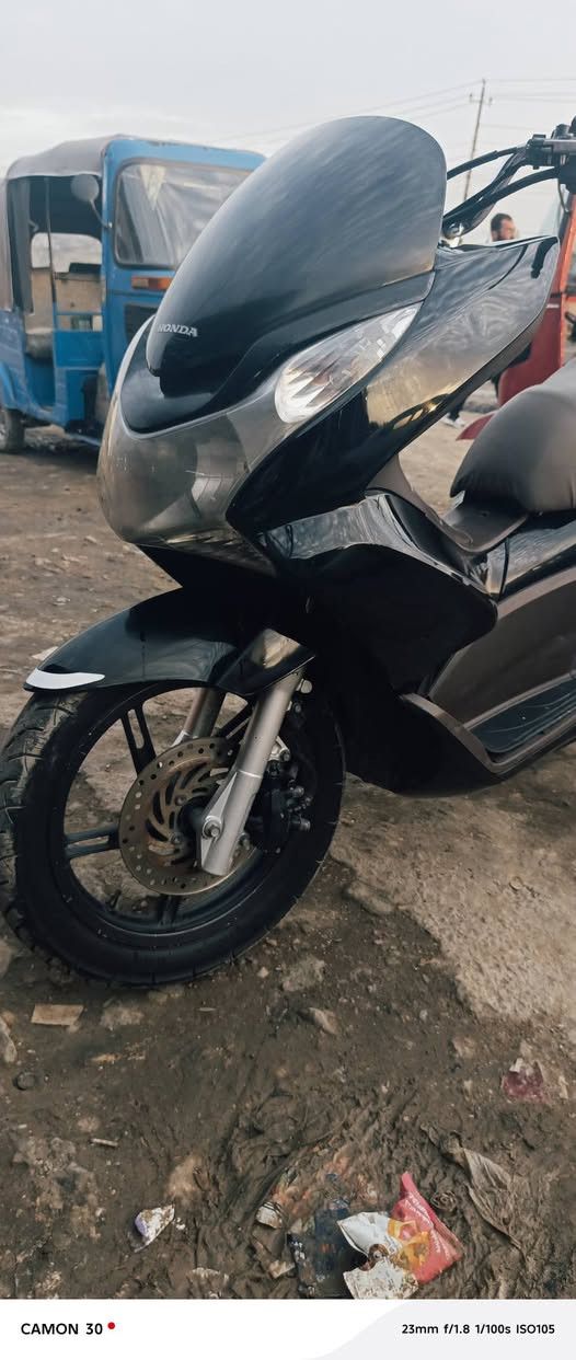 السلام عليكم PCX جيل الاول دراجة خير من الله مال جناي ماشية ٤٦الف حساس زدحام شغال وحساس ستان صفح شغال معدل وشلعة خير من الله مكينة خير من الله سعر 1300بيهة مجال تجي وبخدمتك مكان 📍حي البتول تصال ***********
