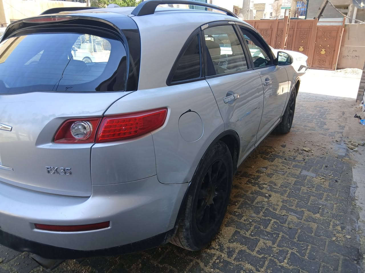 السلام عليكم انفنتي fx35موديل ٢٠٠٧ رقم بغداد انكليزي باسمي السياره كير محرك تبريد خير من الله بيهه صبغ ابيع احزاام بدون ظربه السياره حلوى وجاهزه بيهه نواقص بسيطه المسجل نقصه شريط كشن السايق يتقدم بس ميرجع يده باب وحده هاي نواقص السياره ومعروفه مواصفات الانفنتي للاستفيار *********** السعر ٧٥ وبيهه مجال ان شاالله مكاني سبع البور
