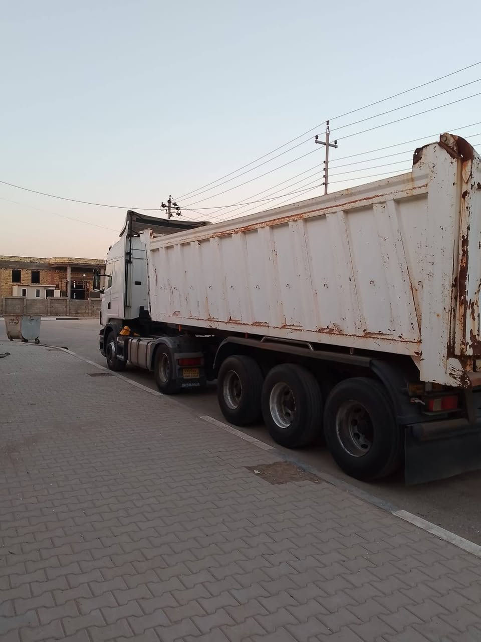 سلام عليكم 
سكانيه موديل 2008 كير عادي مكينه،420لا تبخير ولا تنقيص جنطتين  عربانه دار قصاب 28  سياره جاهزه كبل للشغل مكان بصره دير لاستفسار ***********
