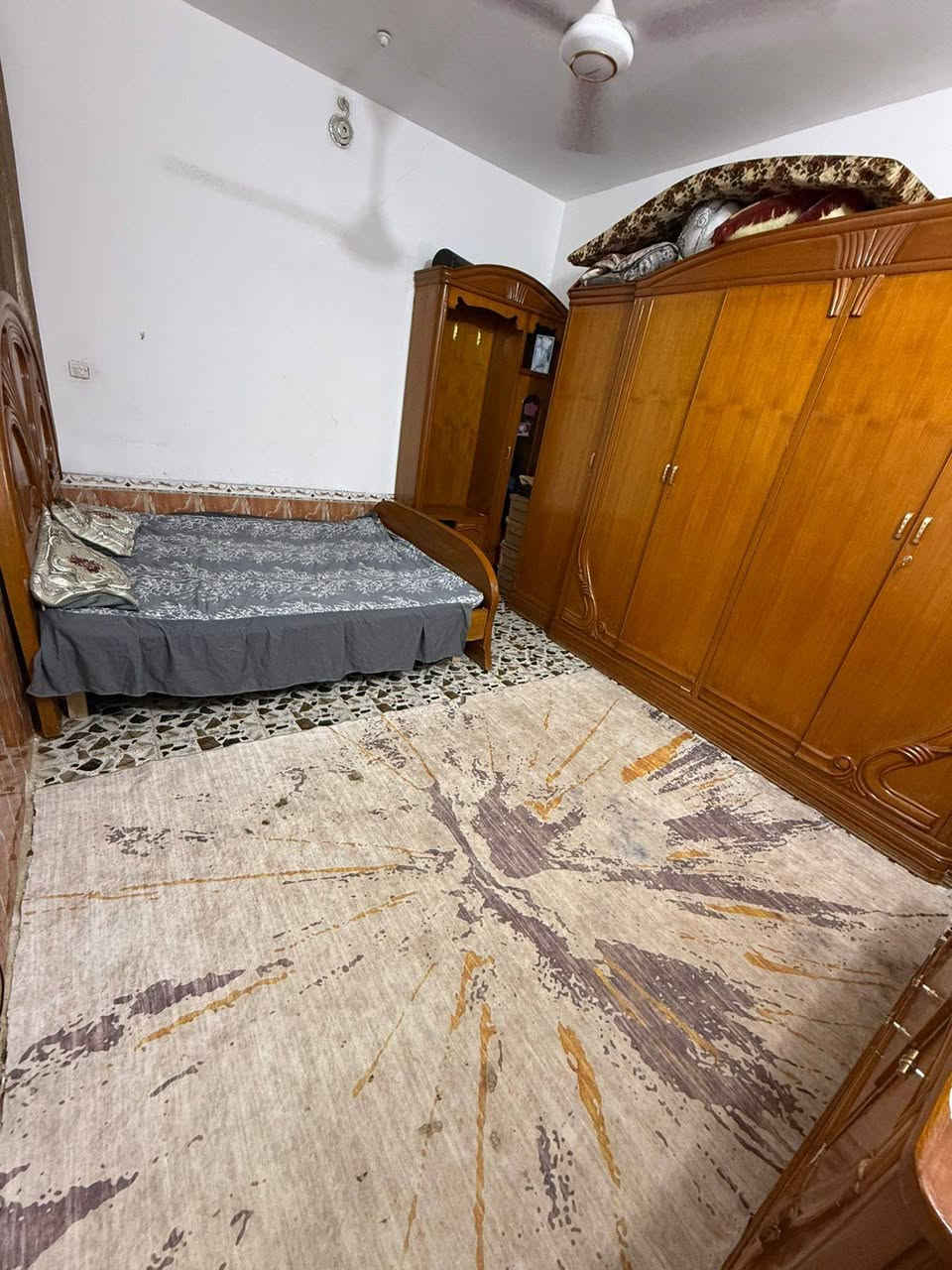 بيت للرهن ١٠٠ متر غرفه وصاله ومطبخ واستقبال حمام داخليه و خارجيه سطح و مكشوفه السعر ٣٠ قفل *********** حي ميسان
