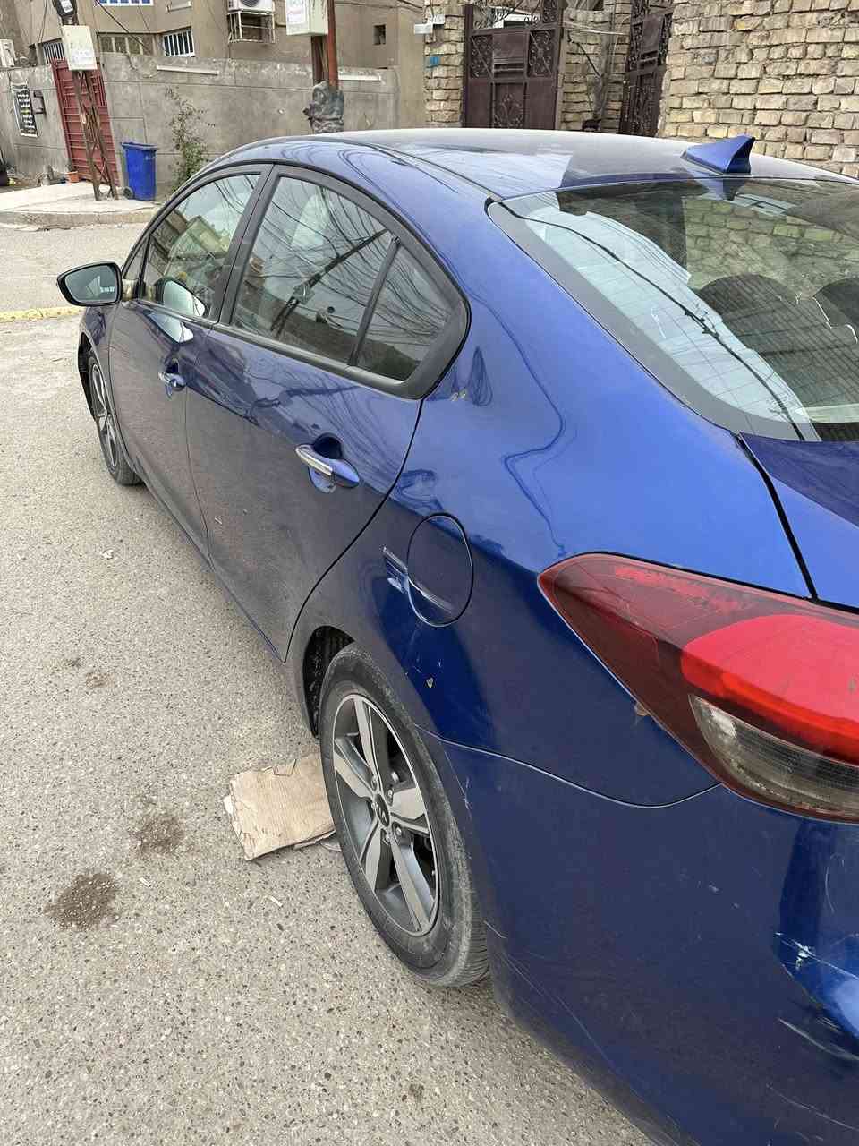 كيا فورتي رقم سليمانيه 2018 فئة s وارد امريكي مابيها حادث داخله بس اهنا بالعراق صاربيها تبديل صندوك وبنيد نفس اللون بدون لغود وشواصي مكفولات  السياره فووول مواصفات ابيعها ع هذا الوضع السياره مابيها صبغ ابد   
مكانها بغداد البلديات معروضه ب112 وبيها مجال  
***********
