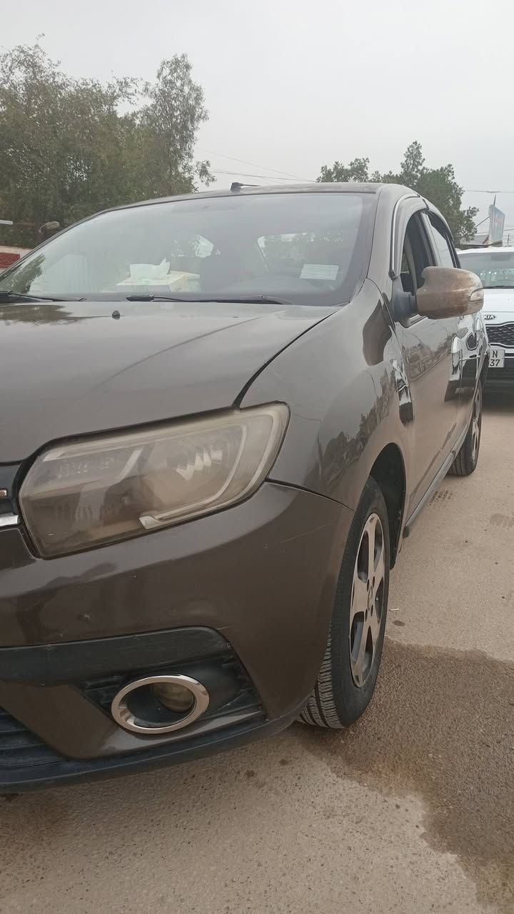 رينو سمبل 2019 لون جوزي كير اوتوماتيك 
 رقم بغداد بسمي انكليزي سنويتها 2030 هزه شهر ٨ تخلص
ماشيه ١٩٨ الف 
مواصفات اشاير بلمري 
لايتات بلوجكترات 
تخم تاير 
درايم شفتات +هاوزن كله نفض جديد
 باتري جديد 
عبوه فيت بم جديدة
شاشه كامره كهربائيات كلها شغاله 
سيارة جاهزه 
السعر 65 ورقه وعليها غرامه 400 الف ينزل من سعرها  
بيهة جاملغ امامي ايسر مبدل   وربع البنيد فقط معمر وباب الصدر ضربه صغيره ومسمكره  والقماره جارده 
مكاني بغداد الزعفرانية 
للاستفسار الاتصال على الرقم *********** 
واتساب مازنجر
