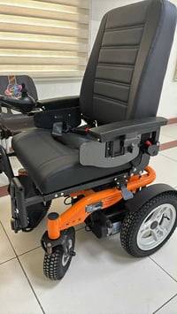 كرسي كهربائي البيع السعر خاص 07705895851