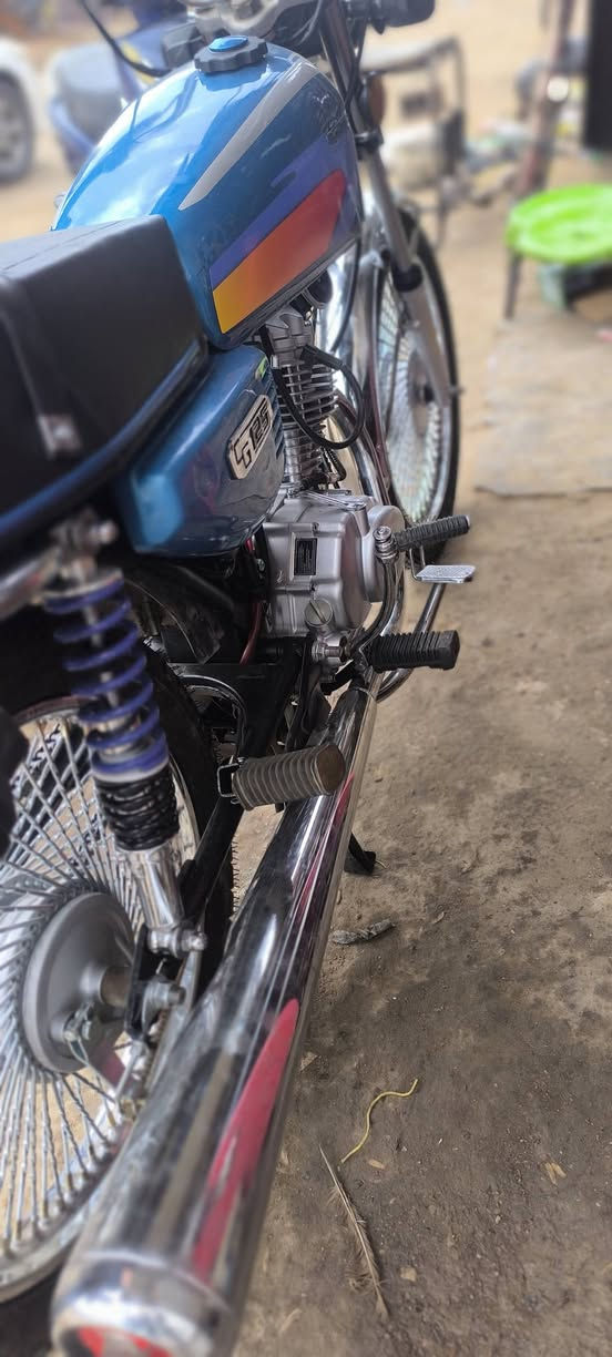 سلام عليكم دراجه ارشه اصولي تعمير عام  شاصي ١٦ والتعمير كله ٢٦ ماناقصهة بس سايق ترايك للبصره  مكاني كربلاء سعر مليون و١٠٠ وبيهة مجال حك جيه


**إذا كنت صاحب هذا الإعلان وتريد حذفه لأي سبب، رجاءا أرسل رسالة إلى الدعم الفني**