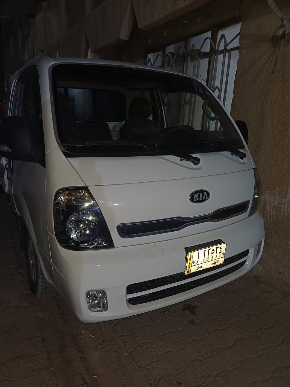 كيا حمل بنكو محرك 2700موديل 2017السياره بأسم والدي. جاهزه من الاخير بيه بارد فقط بلباب مال العبري والتبريد فقط نقص غاز.  تخم تاير جديد محرك جديد اكسل جديد وضع الشركه سنويه جديده ماساقطه.
العنون النجف.  حي الشرطه.  
السعر. 118وبيه مجال بسيط حك الجيه.  سياره مامتعوبه. استعمال شخصي فقط.  . اخوان اني مكلف بنشر اتصل على هدا الرقم
***********
