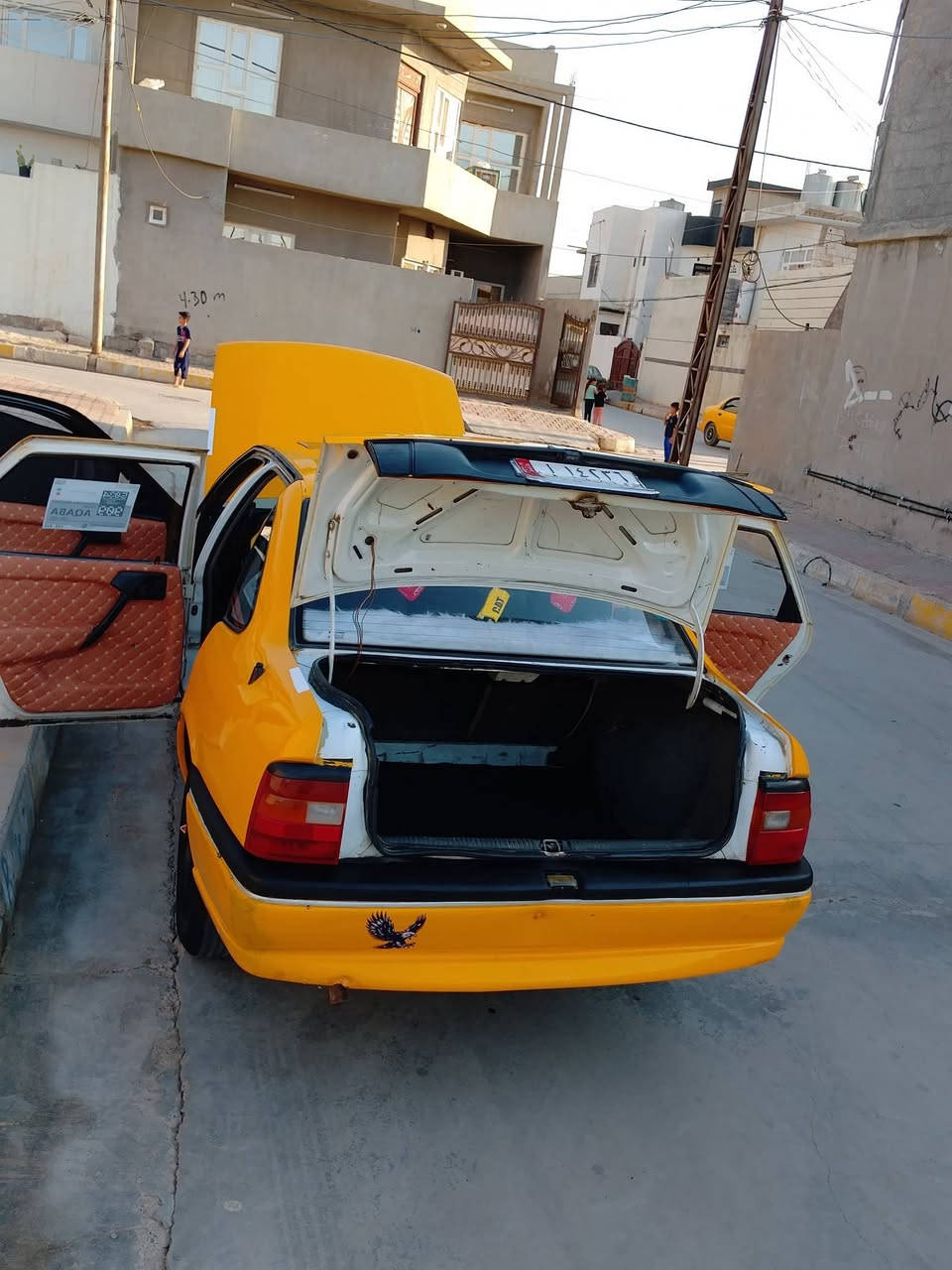 السلام عليكم عيني عندي فكره للبيع موديل 1994 حجم 18 سنويا عظم عاج بطاقه بنزين بيها محرك كير شرط سياره نظيفه وجاهزه كشر داخل نظيف مكان كركوك سعر 35 بي مجال بسيط*********** ***********
