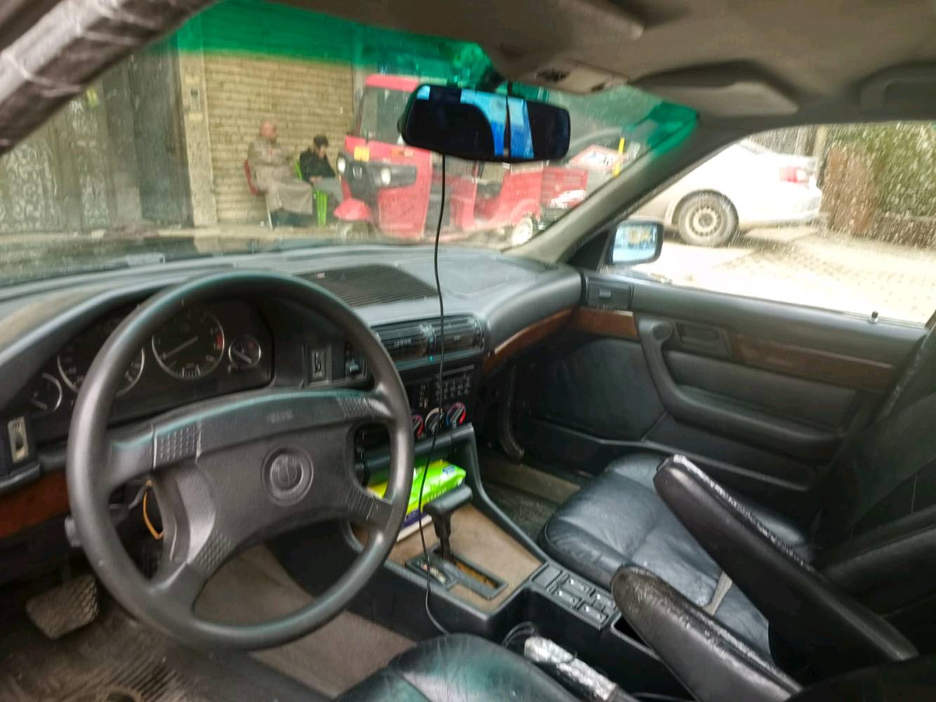 السلام عليكم بي ام 530ثمانية سلندر موديل 1994مصبوغة جمالية مابيها اي نقص رقم كربلاء باسمي مشروع وطني تحويل وين مكان من سكنة بغداد و الله السيارة هاون منظومة غاز 50لتر سيارة ما تصرف عليه فلس والجاي يدلل على السعر بيه مجال حك الجية