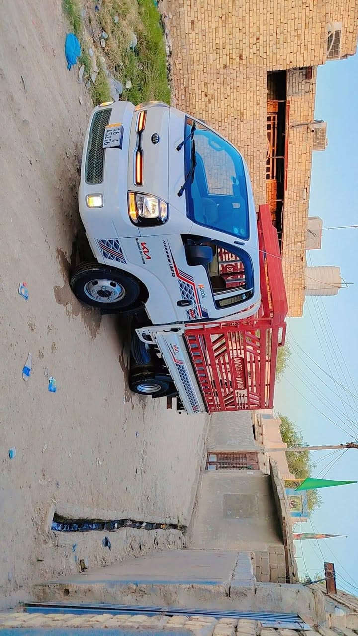 السلام عليكم ورحمة  كيا بنكو فحل مفتوح موديل 2022كفاله عامه  كير محرك كفاله تواير توني شادهن السياره حدايه 100/100 احلى من الصوره مكان السياره ذي قار الشطره السياره بدون محجر  السياره بأسمي  مصفره ماعليه ظريبه توني مصفره السعر187 ماشي 67  ألف رقم ***********
