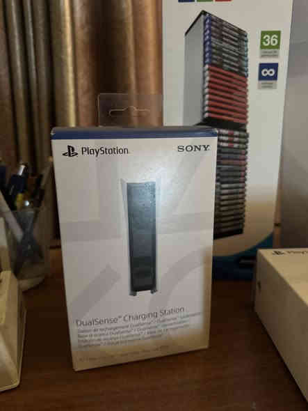 بلي فايف ps5 امريكي للبيع نظافة 100%كامل مع ملحقاتة والباكيت ووياه جويستك عدد2 اصليات مع ستاند شحن اصلي وستاند للاقراص
والاقراص ابيعهم هم 
السعر  600 الف عدا الاقراص
عنواني موصل  ***********
