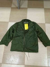 للبيع قمصل اصلي داخل فروة جديد0لى اتصل على وتس اب او رقم 07771361017