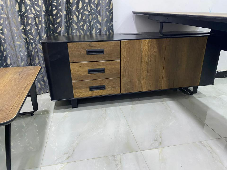 اثاث للبيع 
بمليون ونص وبي مجال
للاستفسار ***********
