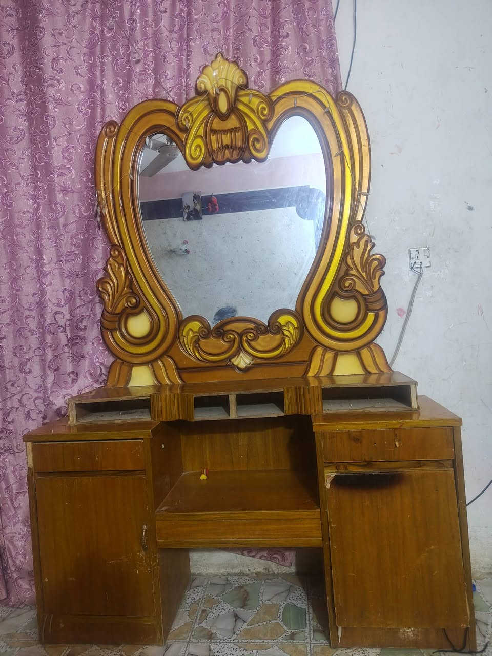 غرفه نوم مستعمله تحتاج صيانة للبيع مكاني بغداد للتواصل ***********

