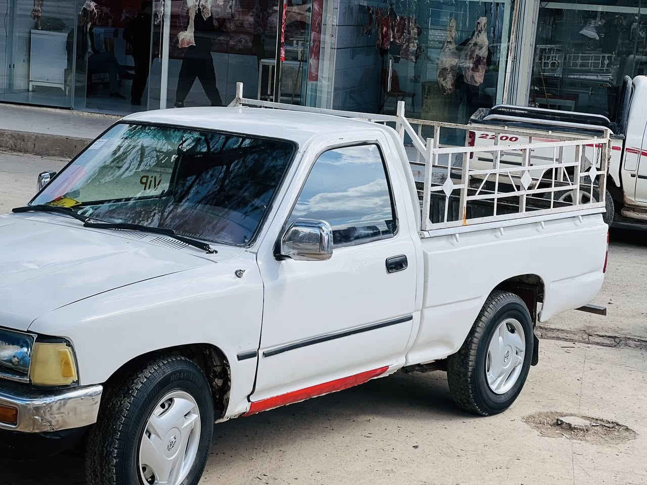 توێتا مۆدێل ١٩٩١رەقەم جونوبە سەنەوی جنوبی لەگەلایە مەکینە سێ وای ٦گێڕە تاقم تایەی تازە گێڕی مەکینەی اکسل هەمووی بەشەرت عام بۆیاخە بۆجوانی سیعری ٢٨گەلاو مەجالێکی کەم .***********یان *********** ادمین❤️
